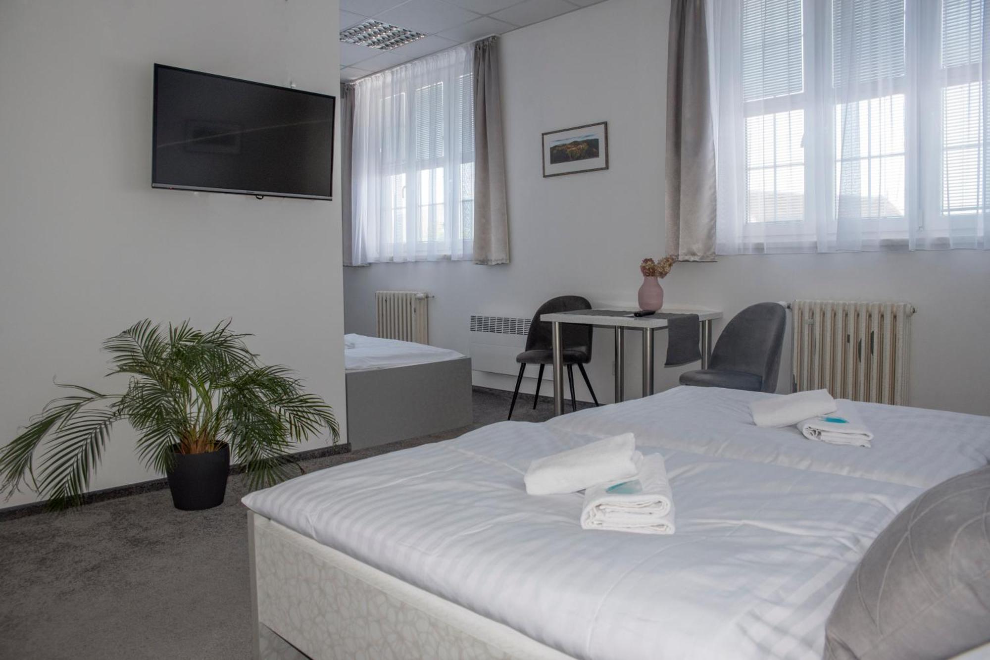 Classic Apartmany Trinec Exteriör bild