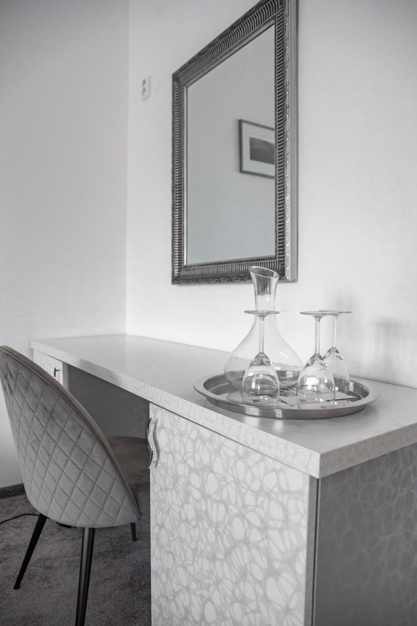 Classic Apartmany Trinec Exteriör bild
